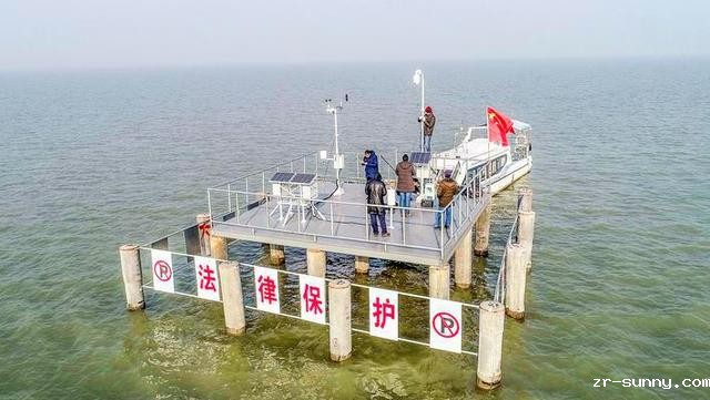 洪泽湖终于有了“水上气象站”